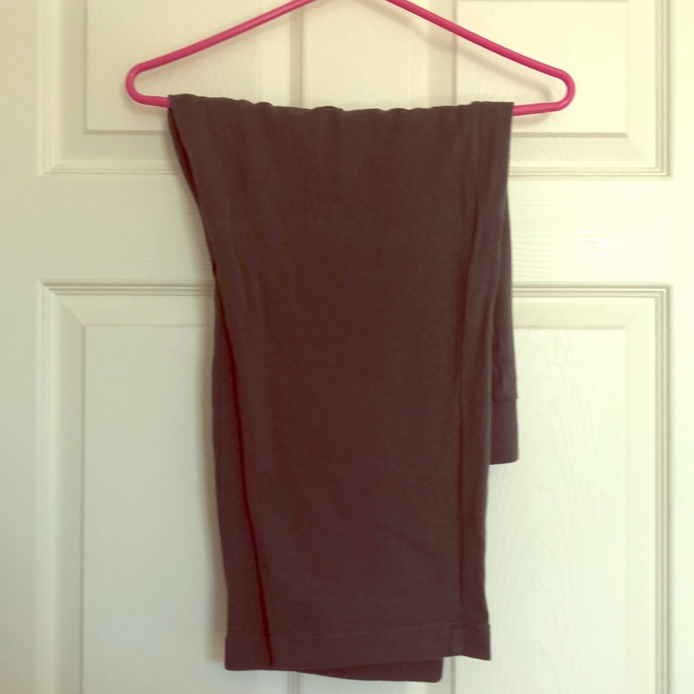 JJill gray slim leg crop pants